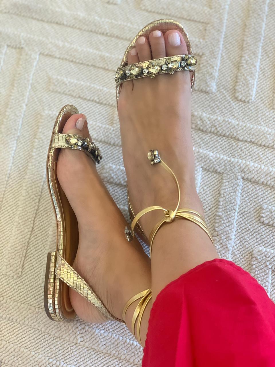 Rasteira Abelha Dourada - Vestido